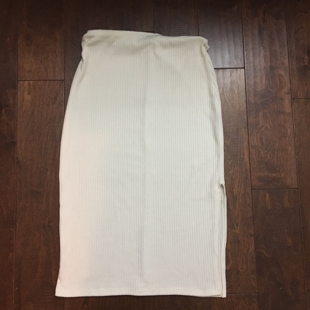 Cream skirt with side slit